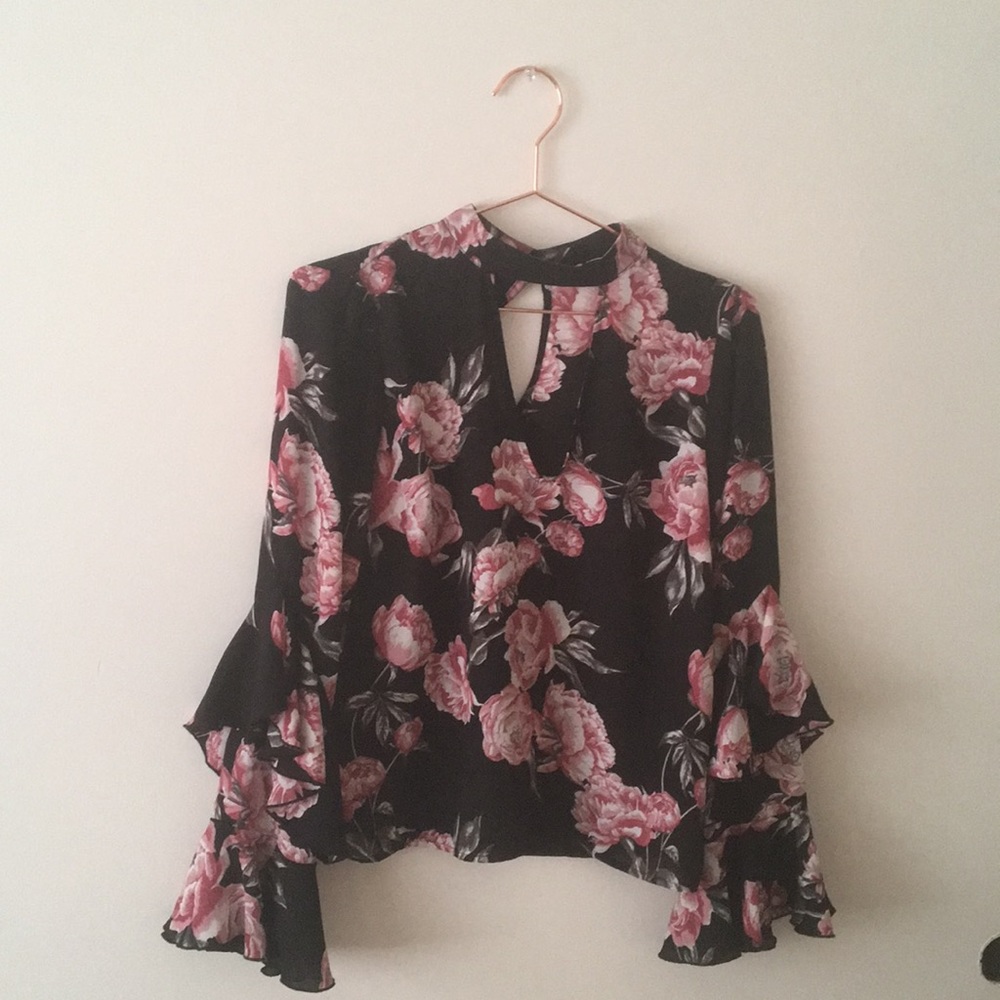 floral choker shirt.